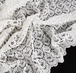 Hrubá krajka vzor růže/lístky bílá