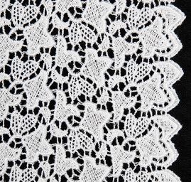 Hrubá krajka vzor drobných květů bílá