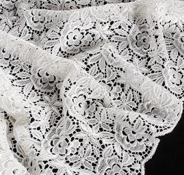 Hrubá krajka velké květy bílá