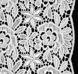 Hrubá krajka velké květy bílá