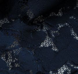 Krajka květy na tylu tm. modrá