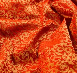 Brokát červenozlatý vzor květinový ornament