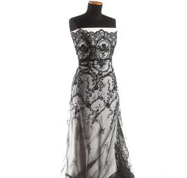 Krajka vyšívaná na tylu šíře 300 cm černé barvy