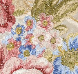 Samet s barokní květinovou výšivkou smetanový