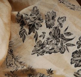 Látka kupón výšivka tvarovaný kraj béžovočerná