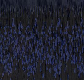 Látka kupón dva tvarované kraje černo/modrá