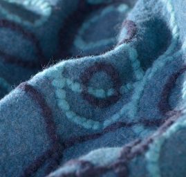 Látka efektní vlněný úplet motiv kruhů tyrkys