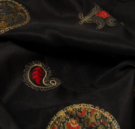 Vyšívaný taft v marockém stylu černý