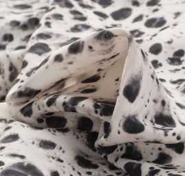 Hedvábný žoržet černobílý vzor