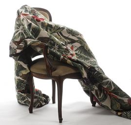 Dekorační látka se vzorem tropických květů a tukana