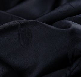 Kupón brokát květinový motiv černá