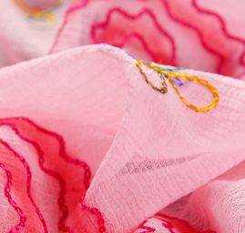 Krep šifon výšivka velká spirála růžová II.jakost