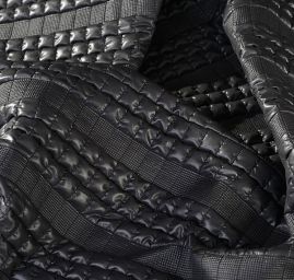 Látka prošev vzor "kostky a pruhy" černá