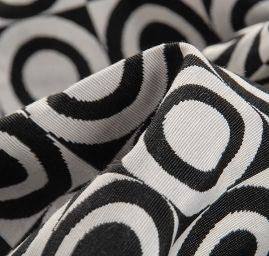Dekorační látka retro vzor čtverce a kruhy černé/bílé