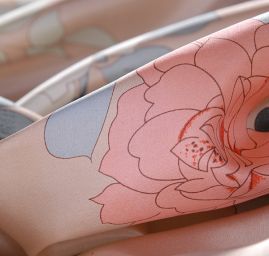 Hedvábný habutai tisk motýlci/květy