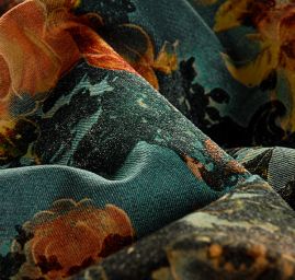 Kostýmová látka metalický tisk květinový motiv