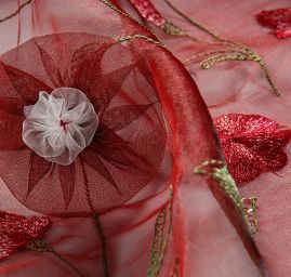 Organza květinová bordurová výšivka vínová