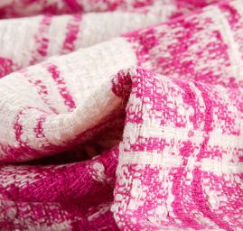 Kostýmová látka s plastickým vzorem růžová bílá