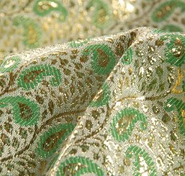 Brokát jemný paisley motiv zlatozelený