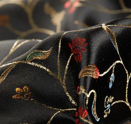 Brokát jemný květinový motiv černý