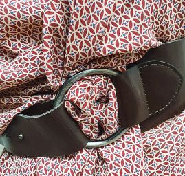 viskozová šatová látka drobný vzor vínová