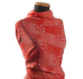 Viskozová šatová látka vzor patchwork červená bílá