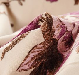 Pružný samet romantický květinový motiv