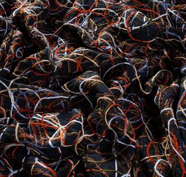 Efektní pletenina s výšivkou geometrický motiv