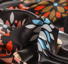 Satén tisk imitace hedvábí květinové ornamenty