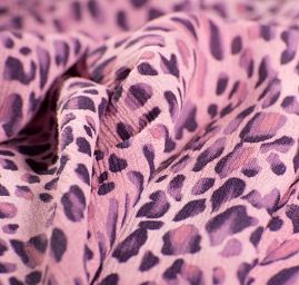 Šifon plisé zvířecí motiv růžovofialový