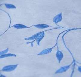 Vyšívaný taft vzor modré květy