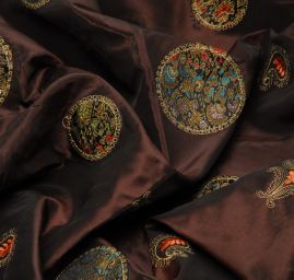 Vyšívaný taft vzor v marockém stylu tmavě hnědý