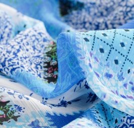 Jemný pružný šifon motiv patchwork modrá