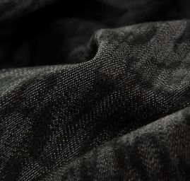 Pružná riflovina plastický květinový vzor černá/šedá