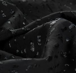 Lamé vrstvená textilie černá menší vzor