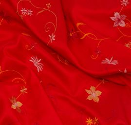 Vyšívaný taft s pruhy z květů červený