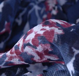 Úplet žoržetového vzhledu tisk květy tm.modrý