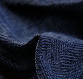 Kostýmová látka vzor rybí kost Art Fabrics modrá