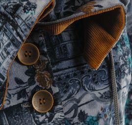 Menčestrový kabátik tlač modrý