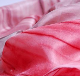 Ručně malovná hedvábná šála korálově červená