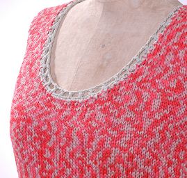 Háčkované mini šaty červená/ořechová