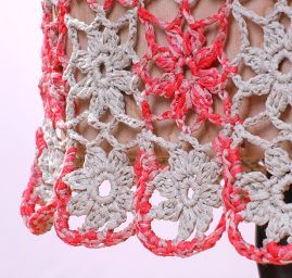 Háčkované mini šaty červená/ořechová