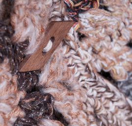 Originální háčkovaná vesta hnědý melír