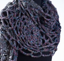 Háčkovaný pléd motiv květů na síti