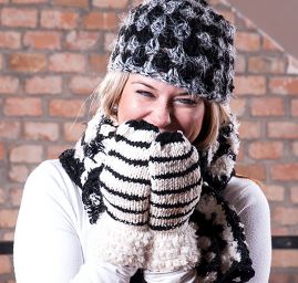 Háčkovaný set čepice šál a rukavice 