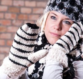 Háčkovaný set čepice šál a rukavice 