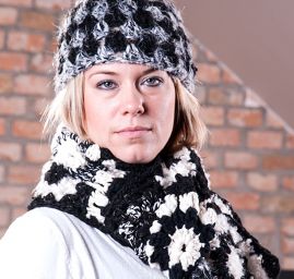 Háčkovaný set čepice šál a rukavice 