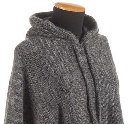 Pletené pončo s kapucí