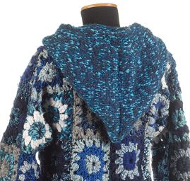 Háčkovaný kabátek modrý melír