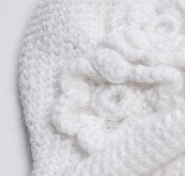 Pletená čepice klobouk s kytkou